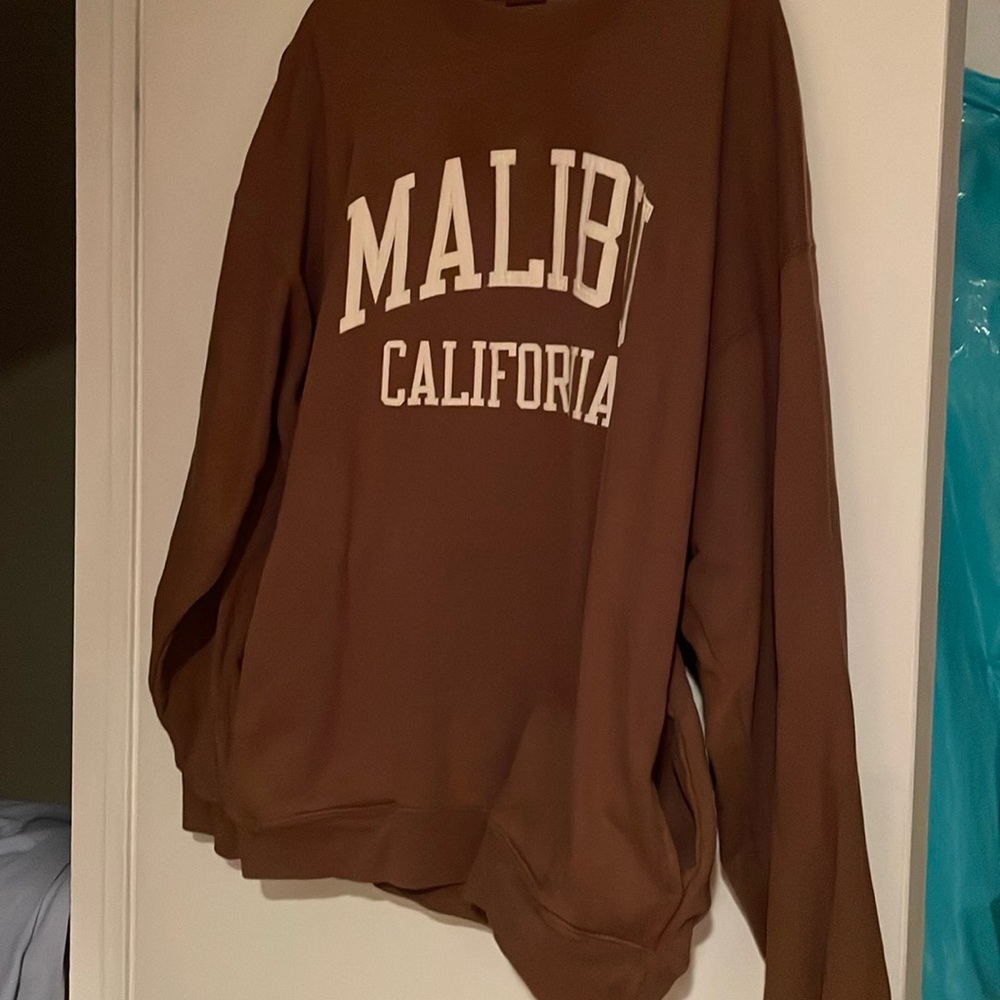 California Lovers this is for you!! Malibu California sweatshirt.